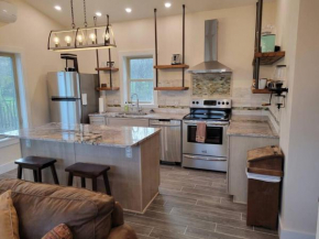 Modern, bright & calm 1 BR / 1 bath farm retreat